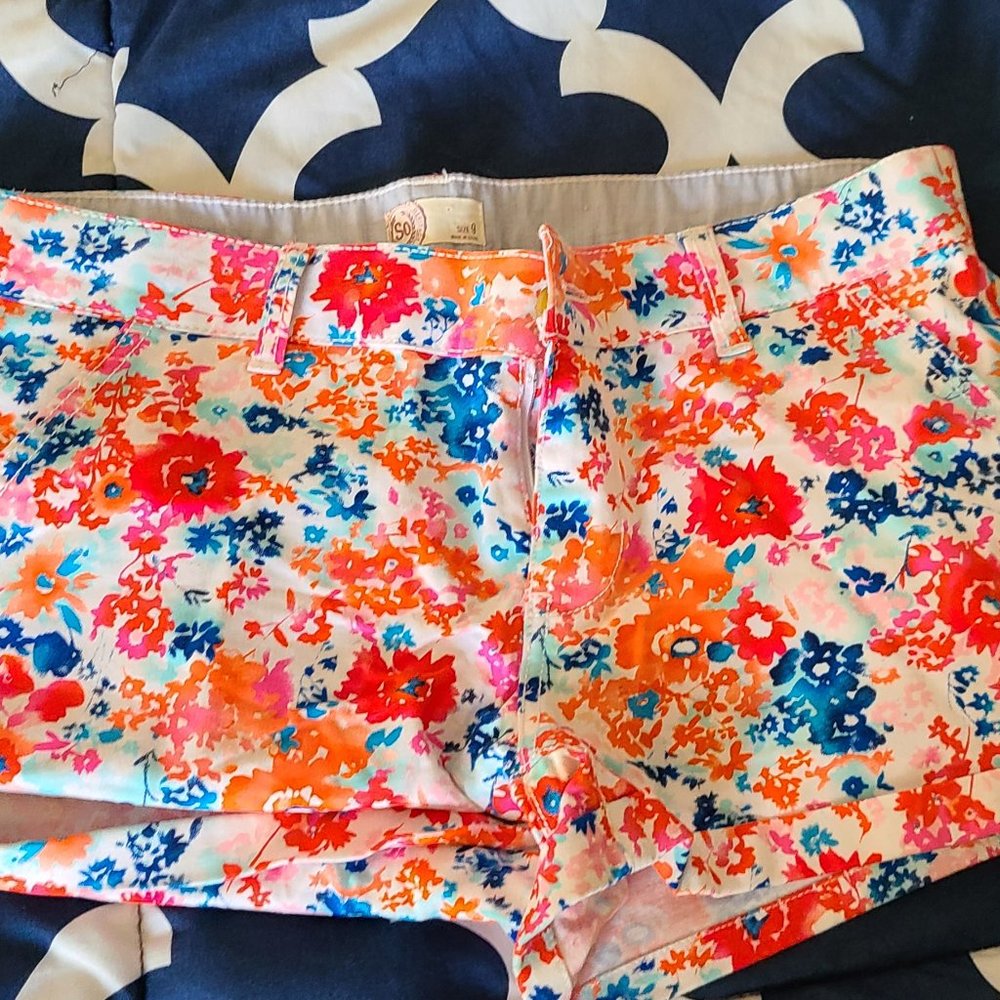 floral shorts